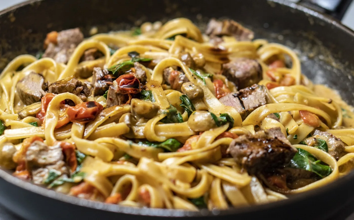 Piatto di pasta fresca, immagine rappresentativa del pranzo